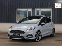 Ford Fiesta - 1.5 ST Performance Pano B&O Recaro Leder Milltek Stoel/Stuur/Ruitverw CarPlay Park Cam Nav