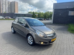 Opel Corsa - 1.2-16V Color Edition. AUTOMAAT