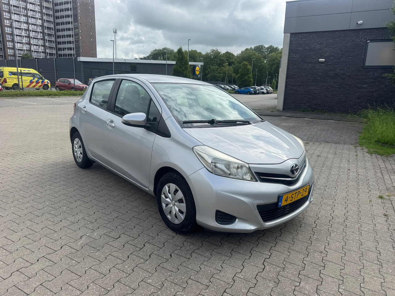 Toyota Yaris - 1.0 VVT-i Now. **22000 km** - AutoWereld.nl