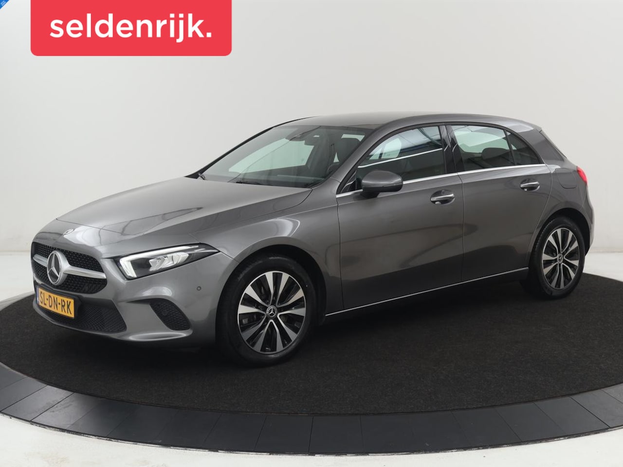 Mercedes-Benz A-klasse - 250e Style | SOH 92% | Stoelverwarming | Sfeerverlichting | Keyless | Camera | Navigatie | - AutoWereld.nl