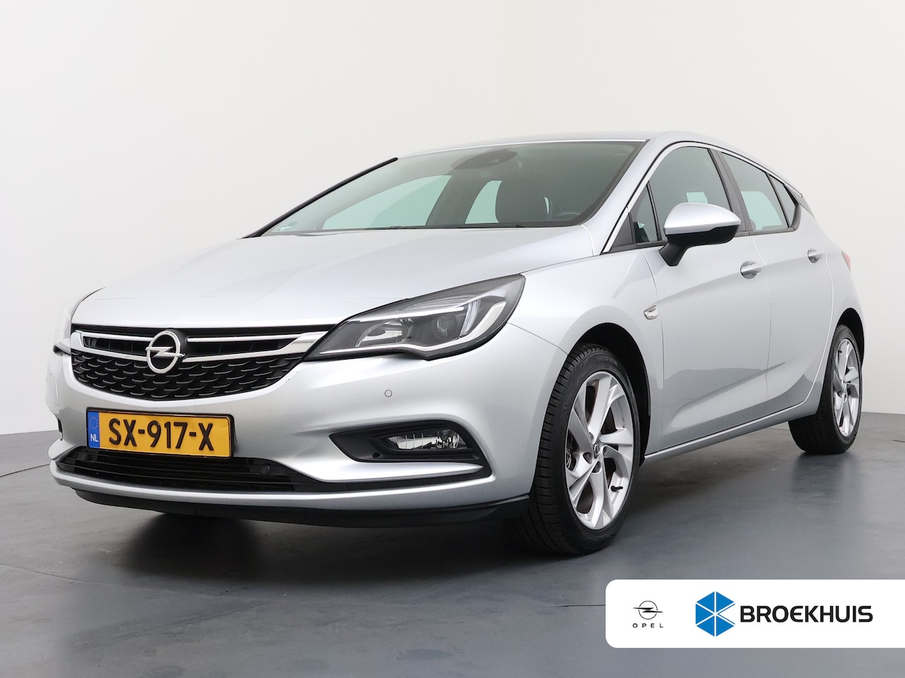 Opel Astra - 1.0 Innovation / Navigatie / Parkeersensoren / Carplay / Climate Control / 17'' LMV - AutoWereld.nl