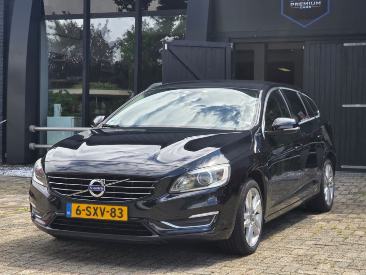 Volvo V60 - 2.4 D6 AWD Plug-In Hybrid Summum Memory Seat / Leder / Navi - AutoWereld.nl