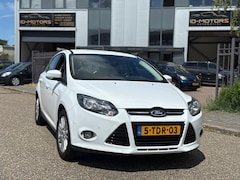 Ford Focus - 1.0 EcoBoost Edition Luxe uitvoering trekhaak clima