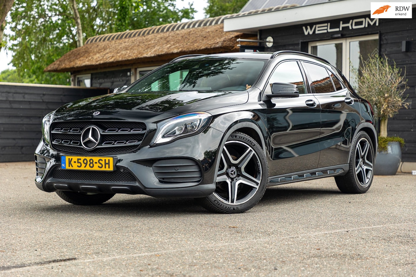 Mercedes-Benz GLA-Klasse - 180 Business Solution AMG Night Upgrade I Trekhaak I Cruise I Navigatie I 19 Inch I Led I - AutoWereld.nl