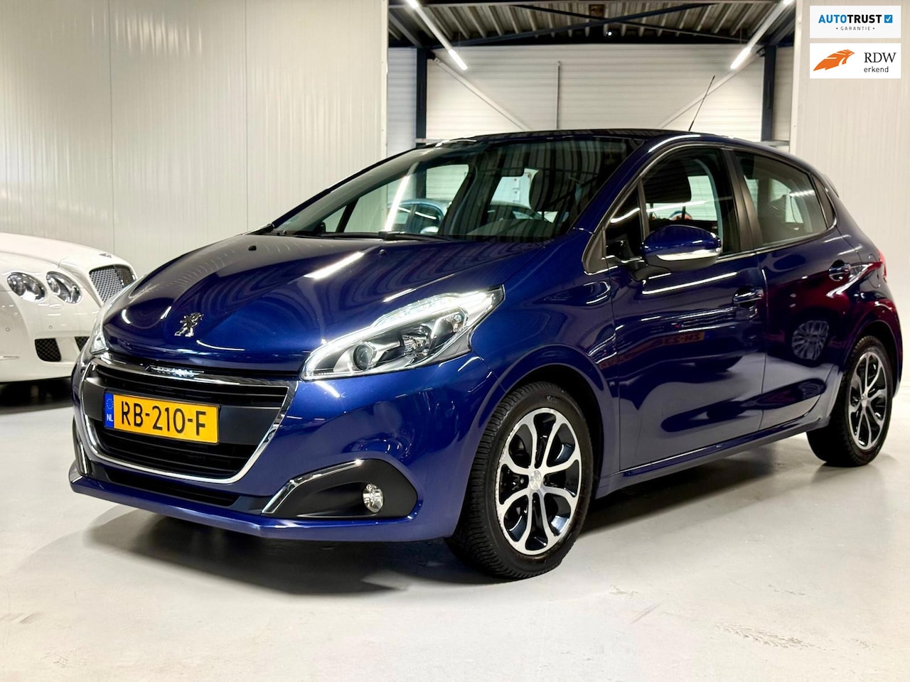 Peugeot 208 - 1.2 82PK Active Automaat|Navigatie!! - AutoWereld.nl