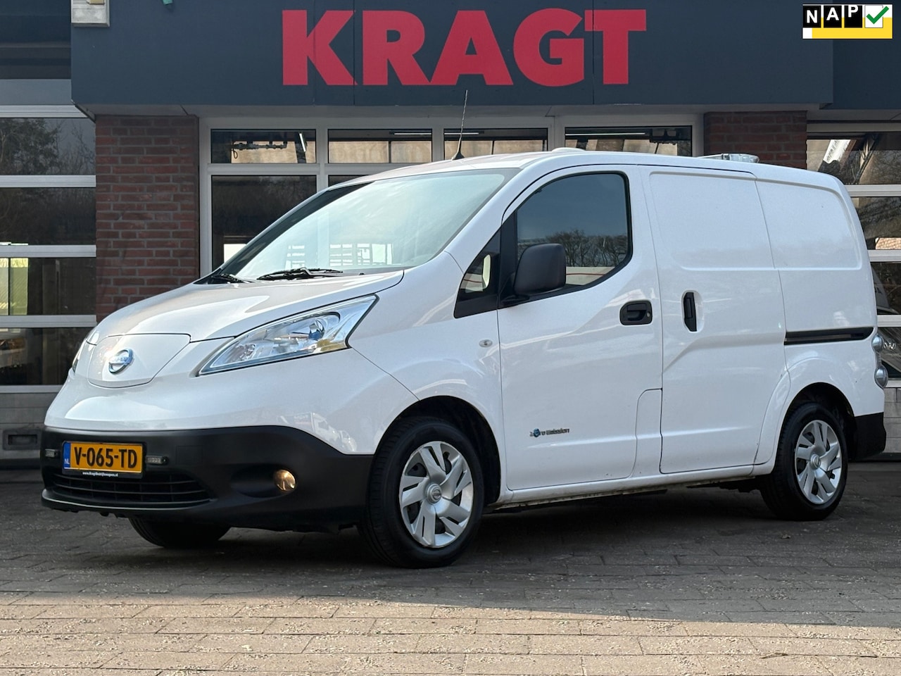 Nissan e-NV200 - 2.Zero Edition Business 40 kWh, dubbele schuifdeur, camera, trekhaak, airco, stoelverwarmi - AutoWereld.nl
