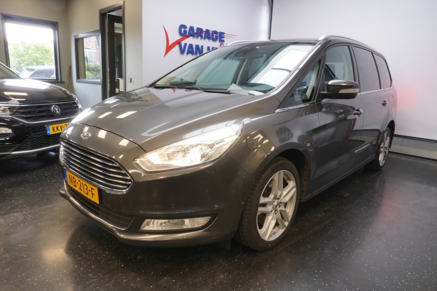Ford Galaxy - 1.5 Titanium 7-persoons Clima Cruise PDC NAVI CarPlay LaneAss 18 - AutoWereld.nl