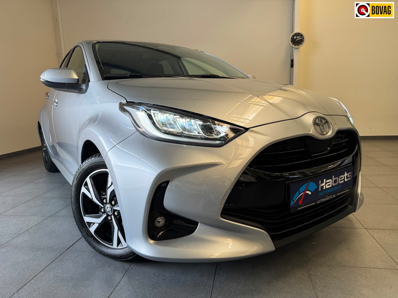 Toyota Yaris - 1.5 Hybrid 115 Dynamic/Stoel-Stuurverw/Carplay/ACC/Camera/hillhold/Ledverl./nieuwstaat! - AutoWereld.nl