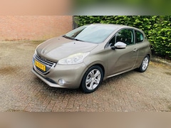 Peugeot 208 - 1.4 VTi Allure
