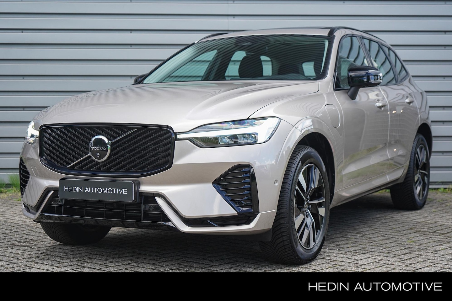 Volvo XC60 - 2.0 T6 Plug-in hybrid AWD Plus Dark | Google on Board | Internet | DAB+| Adaptieve Cruise - AutoWereld.nl