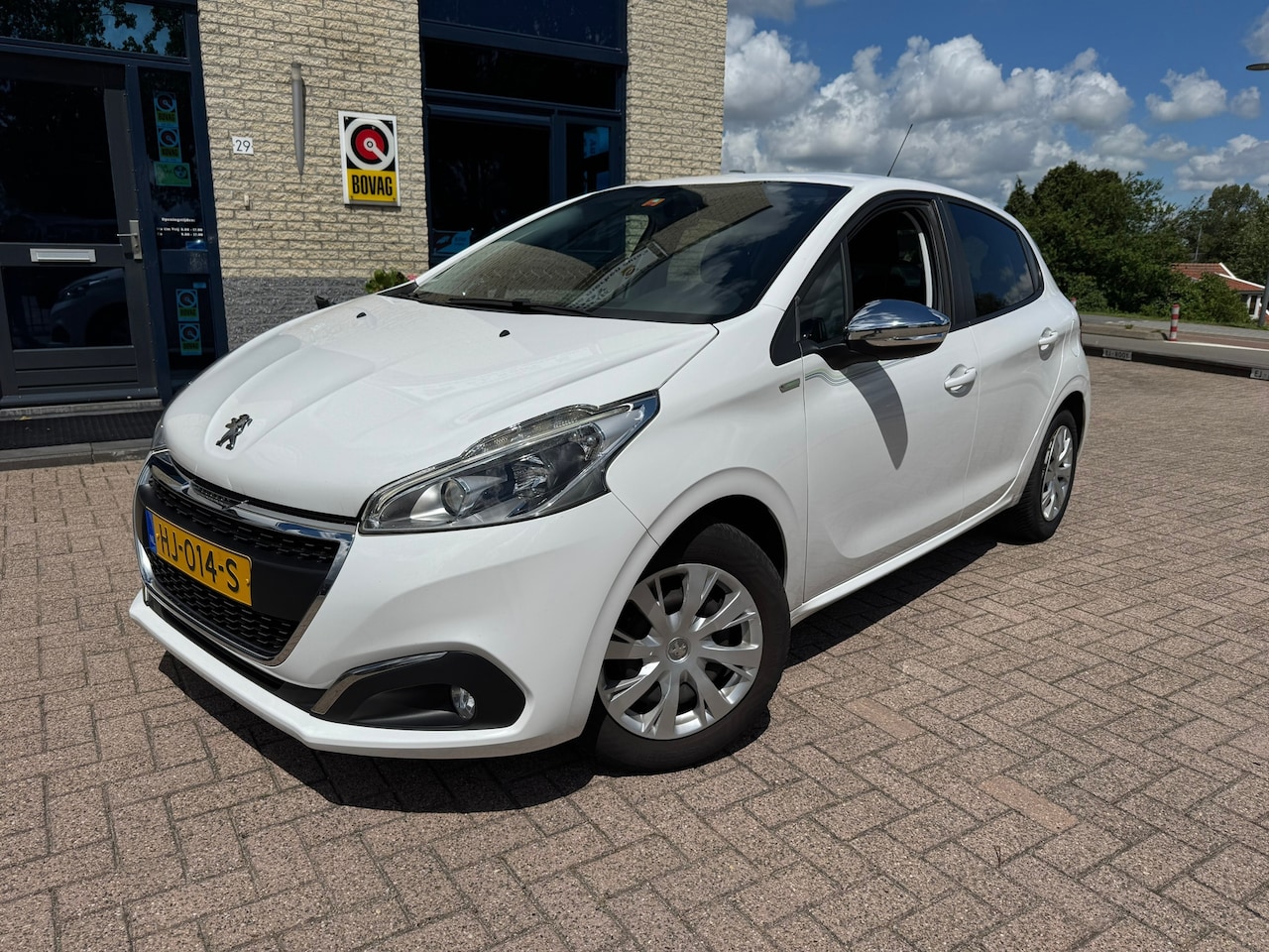 Peugeot 208 - 1.2 PureTech Urban Soul- nav- pdc- zuinig - AutoWereld.nl