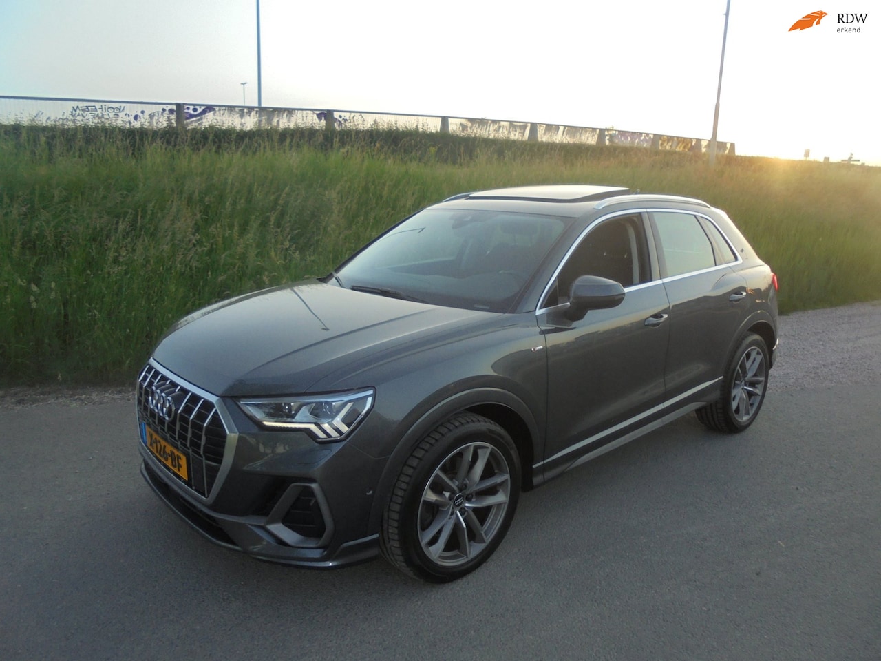 Audi Q3 - Audi Q3 40 tfsi benzine quattro S line automaat panorama dak navi lmv - AutoWereld.nl