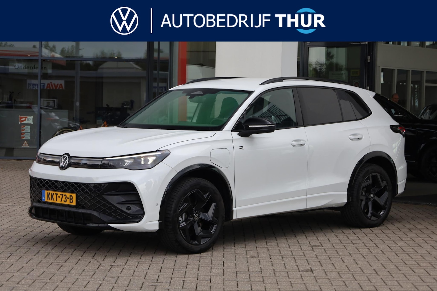 Volkswagen Tiguan - 1.5 eHybrid R-Line Edition 60 mnd 100.000 km garantie Black style wegklapbare trekhaak LED - AutoWereld.nl