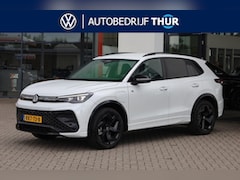 Volkswagen Tiguan - 1.5 eHybrid R-Line Edition 60 mnd 100.000 km garantie Black style wegklapbare trekhaak LED