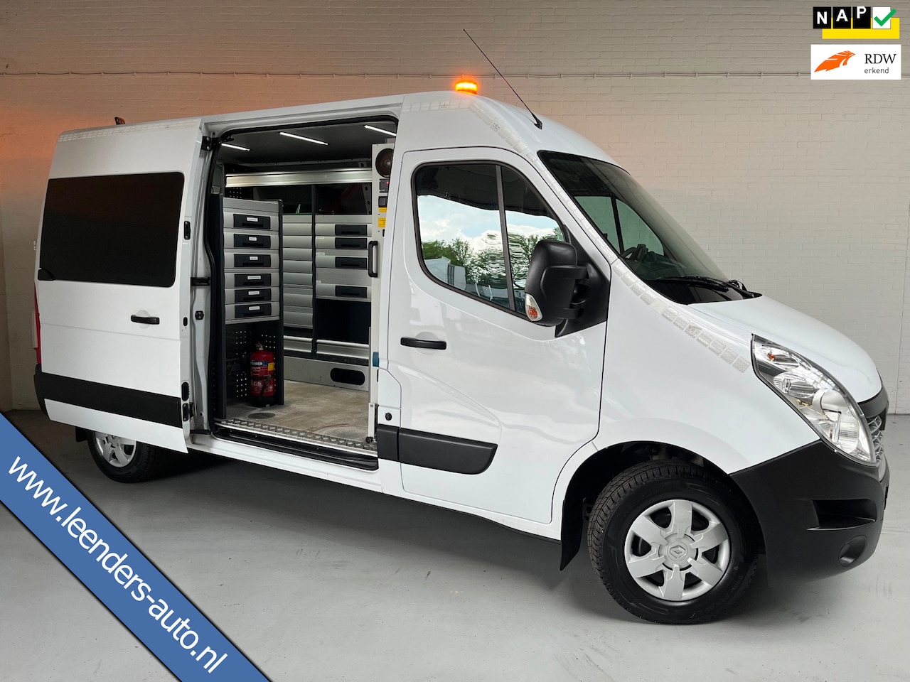 Renault Master - Servicewagen T35 2.3 dCi 145pk euro6 L2H2 BOTT Inrichting, Victron omvormer, Standkachel, - AutoWereld.nl