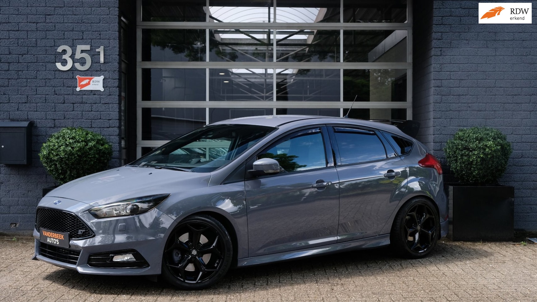 Ford Focus - 2.0 ST-3 Stealth Grey|Leder|RS|Milltek|Maxton|Kanon! - AutoWereld.nl