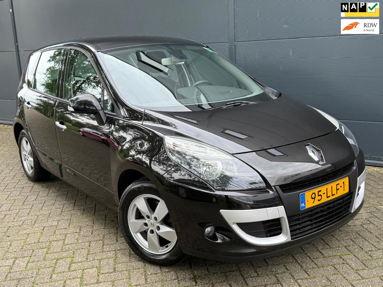 Renault Scénic - 2.0 Dynamique/Automaat/Navi/Airco/Cruise/trekhaak - AutoWereld.nl