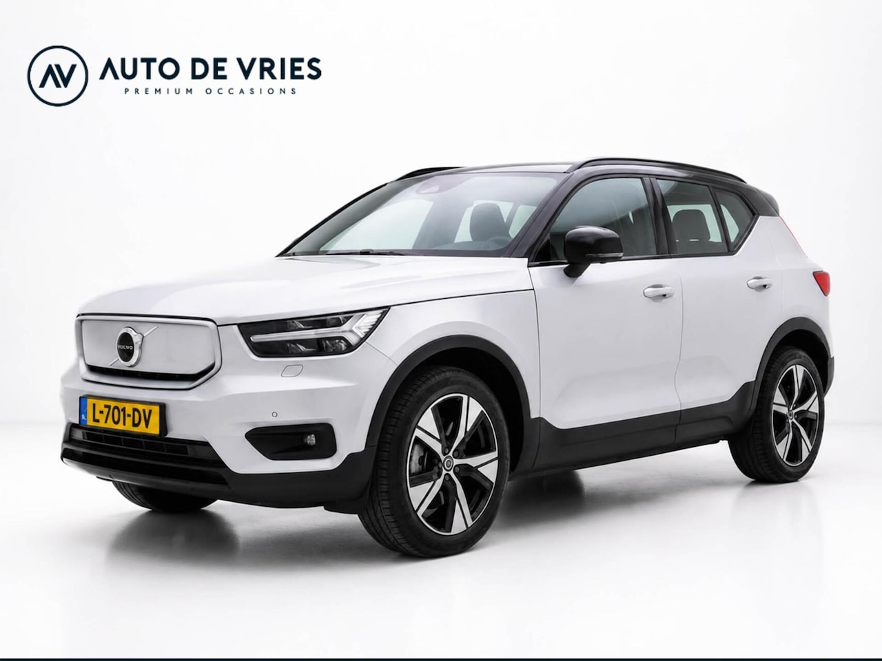 Volvo XC40 - Recharge P8 AWD 408pk R-Design | SOH 93% | Half leder | Camera | Trekhaak - AutoWereld.nl