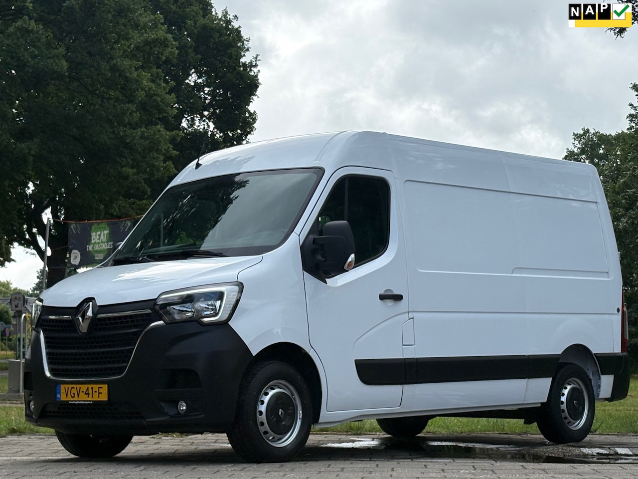 Renault Master - T35 2.3 dCi 180PK L2H2|AUTOMAAT|NAP|airco|achteruitrijcamera|LED|trekhaa|navi|parkeersenso - AutoWereld.nl