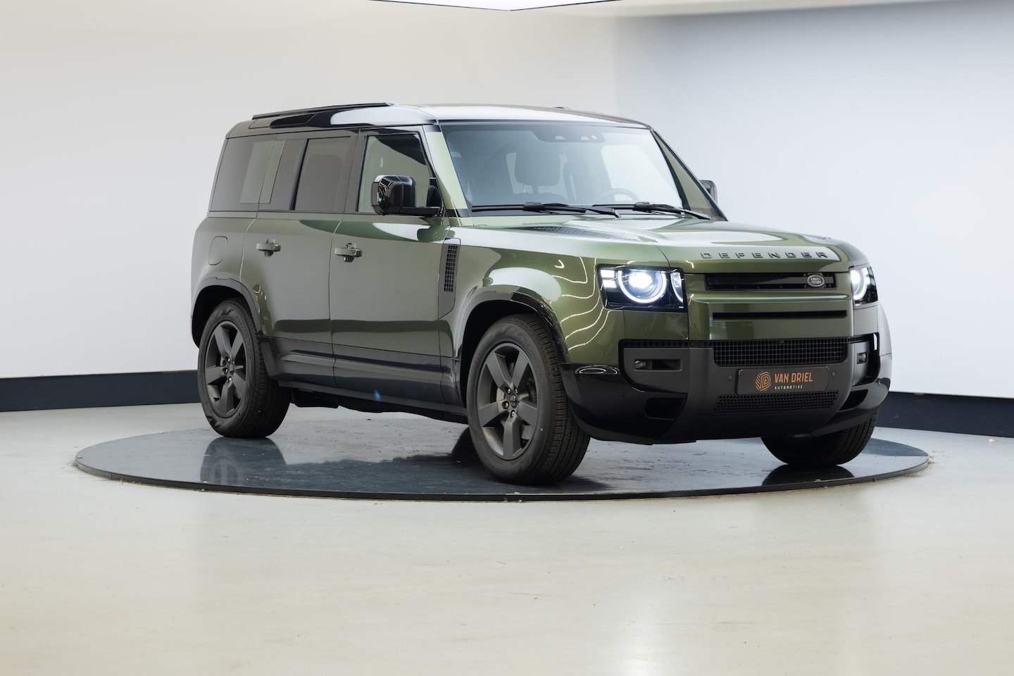 Land Rover Defender 110 - 2.0 P300e 110 X-Dynamic HSE | Facelift | Trekhaak | - AutoWereld.nl