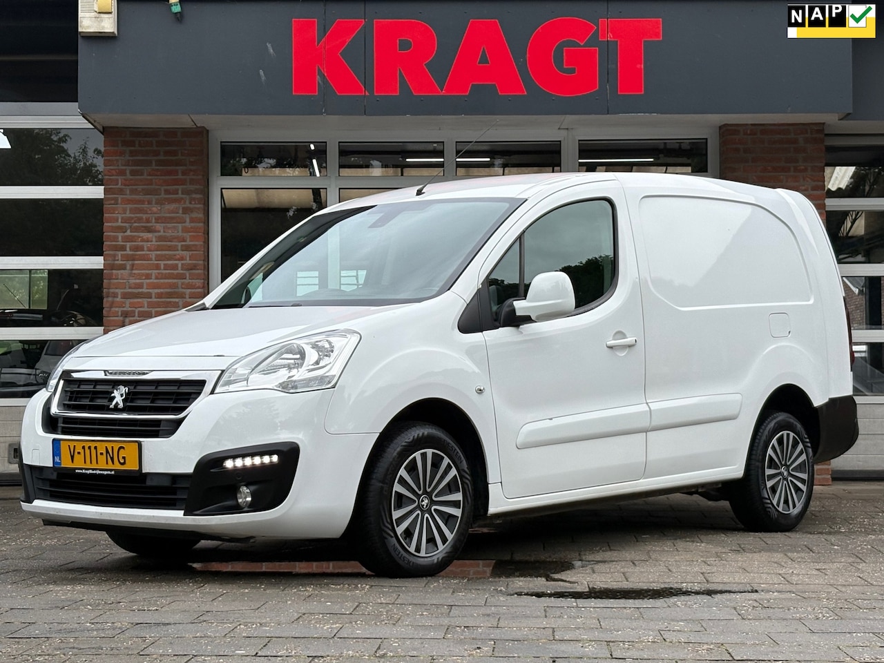 Peugeot Partner - 122 1.6 BlueHDi 100 L2 Premium Pack|NAP|AUTOMAAT|airco|cruise|apple carplay|parkeersensore - AutoWereld.nl