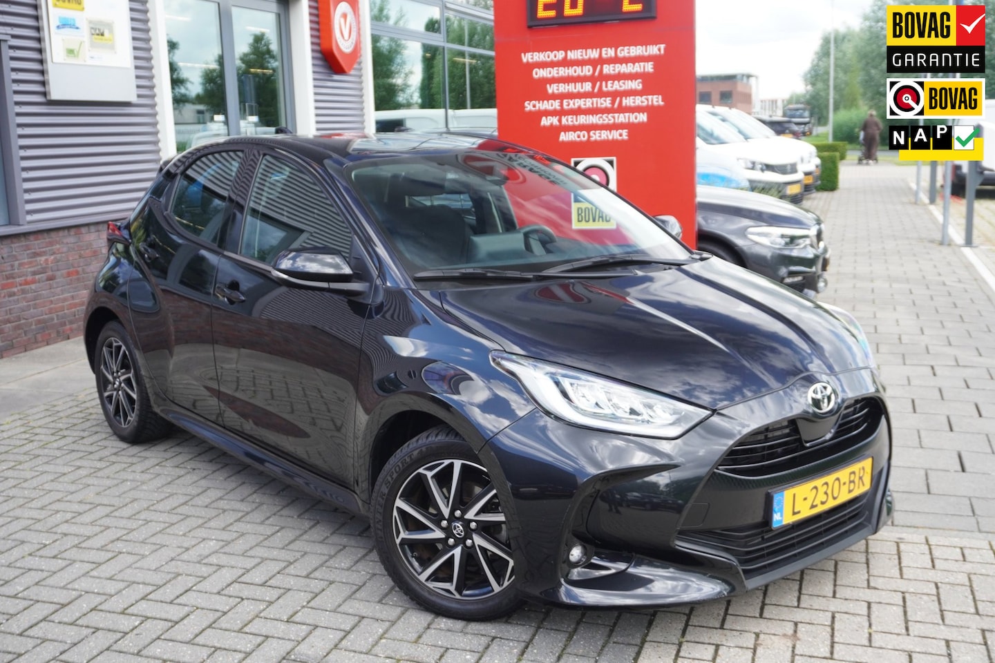 Toyota Yaris - 1.5 VVT-i Dynamic / Camera / Carplay / ACC - AutoWereld.nl