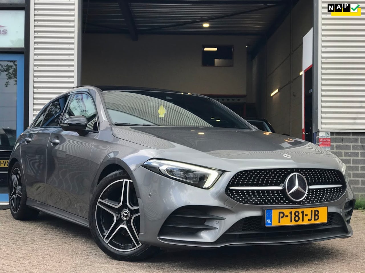 Mercedes-Benz A-klasse - 180 Business Solution AMG|Pano|keyless|Sfeerverl|Carplay|18''inch - AutoWereld.nl
