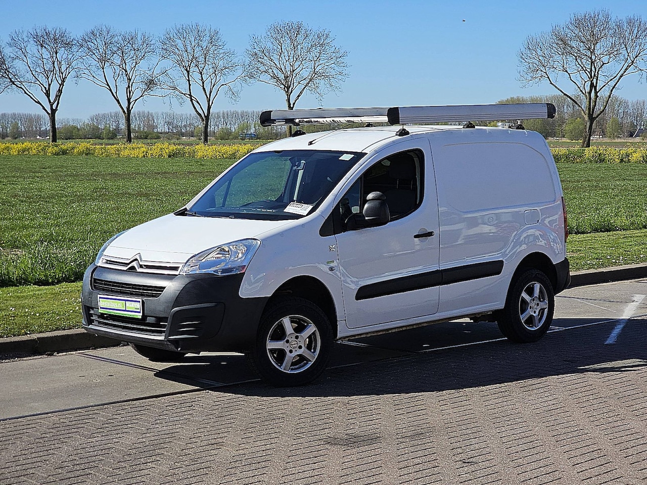 Citroën Berlingo - 1.6 BlueHDI 100 Club S&S 4X4, airco, cruise control, imperiaal, zijdeur, trekhaak, - AutoWereld.nl