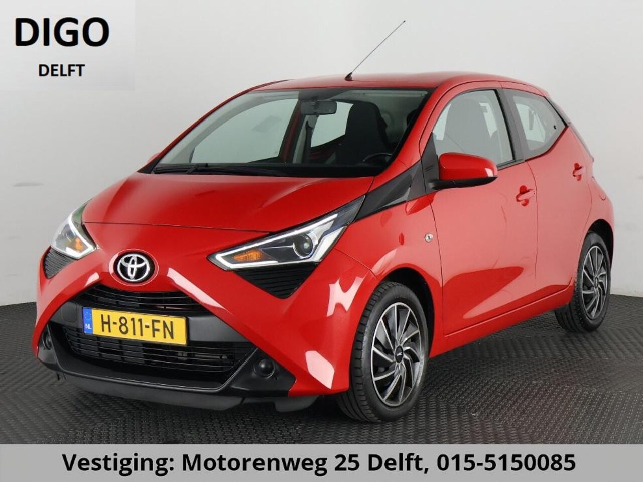 Toyota Aygo - 1.0 VVT-i X-PLAY CARPLAY NAVI GARANTIE 2030* . CAMERA . DEALER ONDERHOUDEN . APPLE CARPLAY - AutoWereld.nl