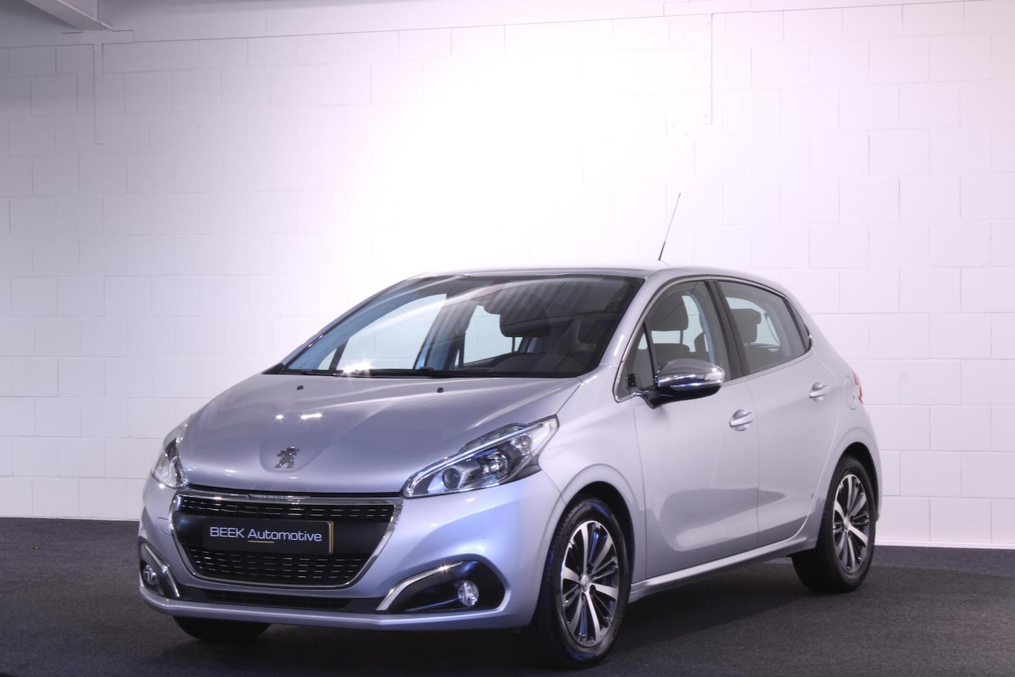 Peugeot 208 - 1.2 PureTech Allure | PDC | JBL | Apple CarPlay - AutoWereld.nl