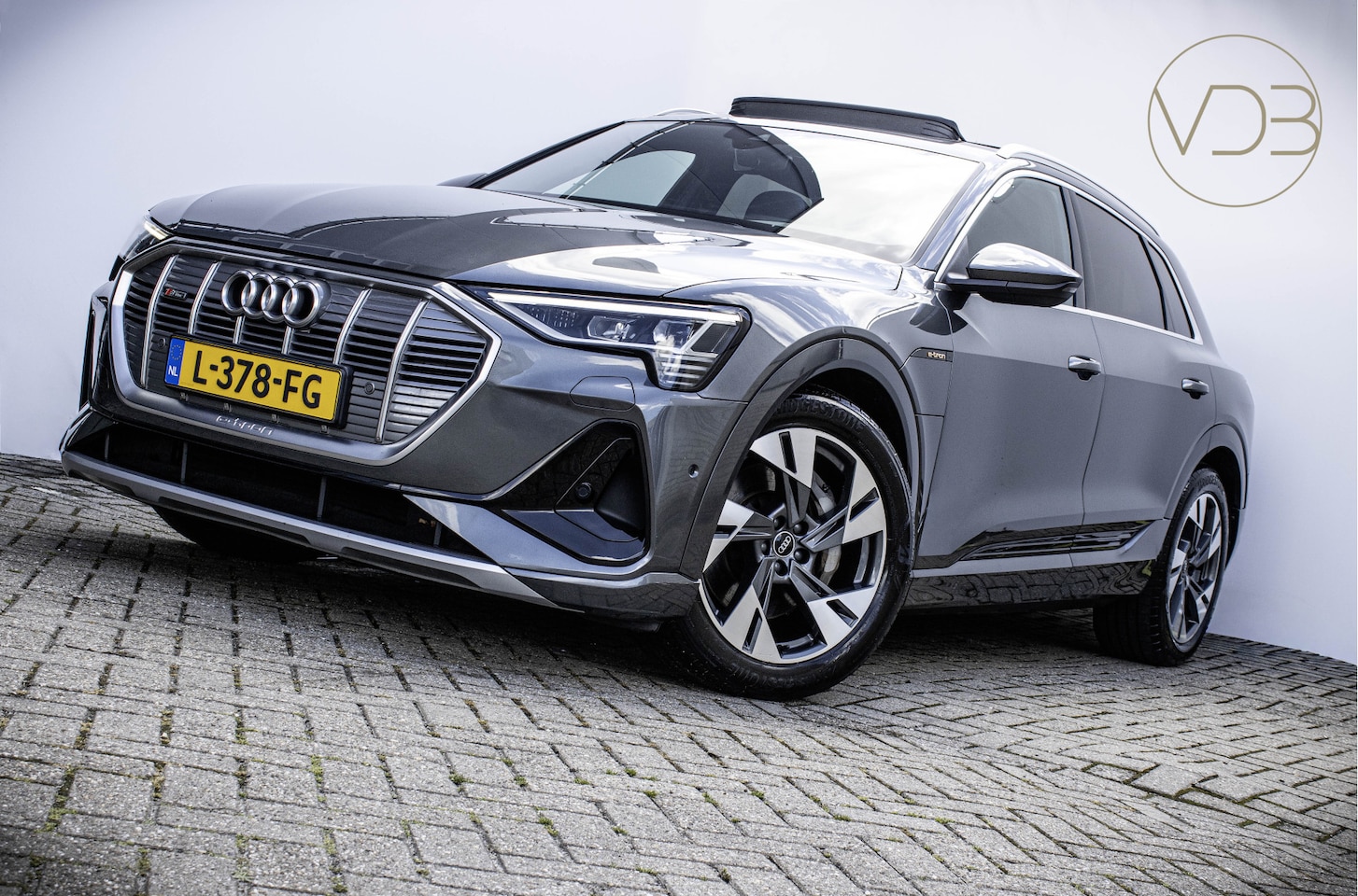 Audi e-tron - 55 SOH 92% S-Line 95 kWh PANO TREKHAAK - AutoWereld.nl