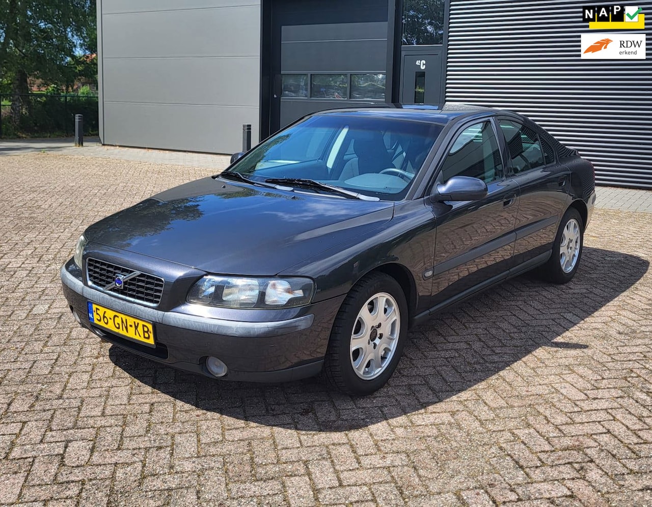 Volvo S60 - 2.4 Automaat, CruisC, Clima, Trekhaak, 02/27 APK! - AutoWereld.nl