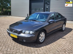 Volvo S60 - 2.4 Automaat, CruisC, Clima, Trekhaak, 02/27 APK