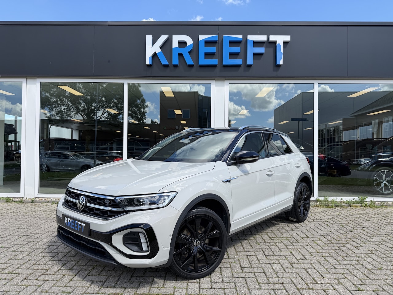 Volkswagen T-Roc - 1.5 TSI R-Line Ascotgrau | Winterpakket - AutoWereld.nl
