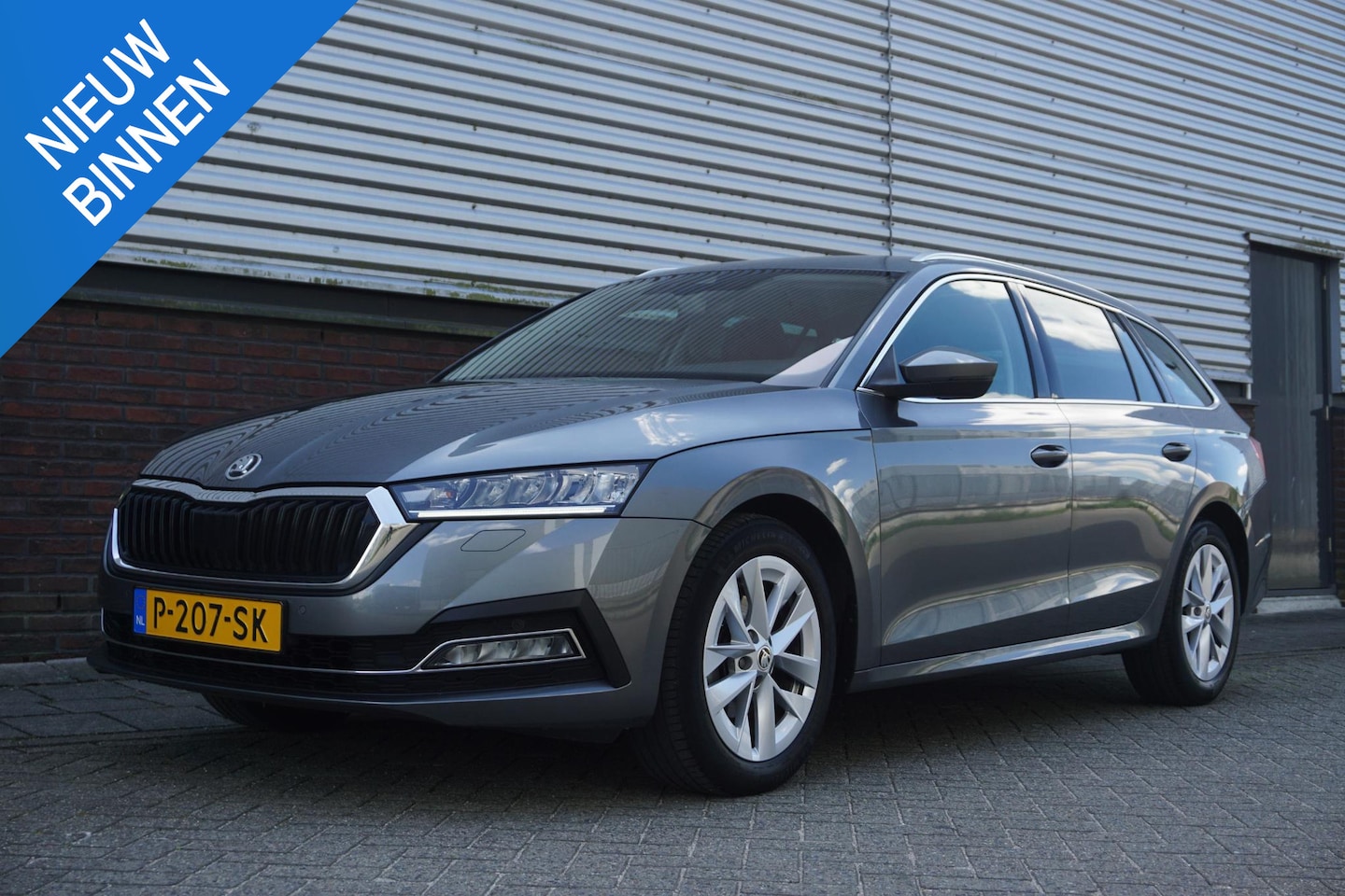 Skoda Octavia Combi - 1.0 e-TSI Business Edition Plus/Trekhaak/Camera/ Travel Pakket. - AutoWereld.nl