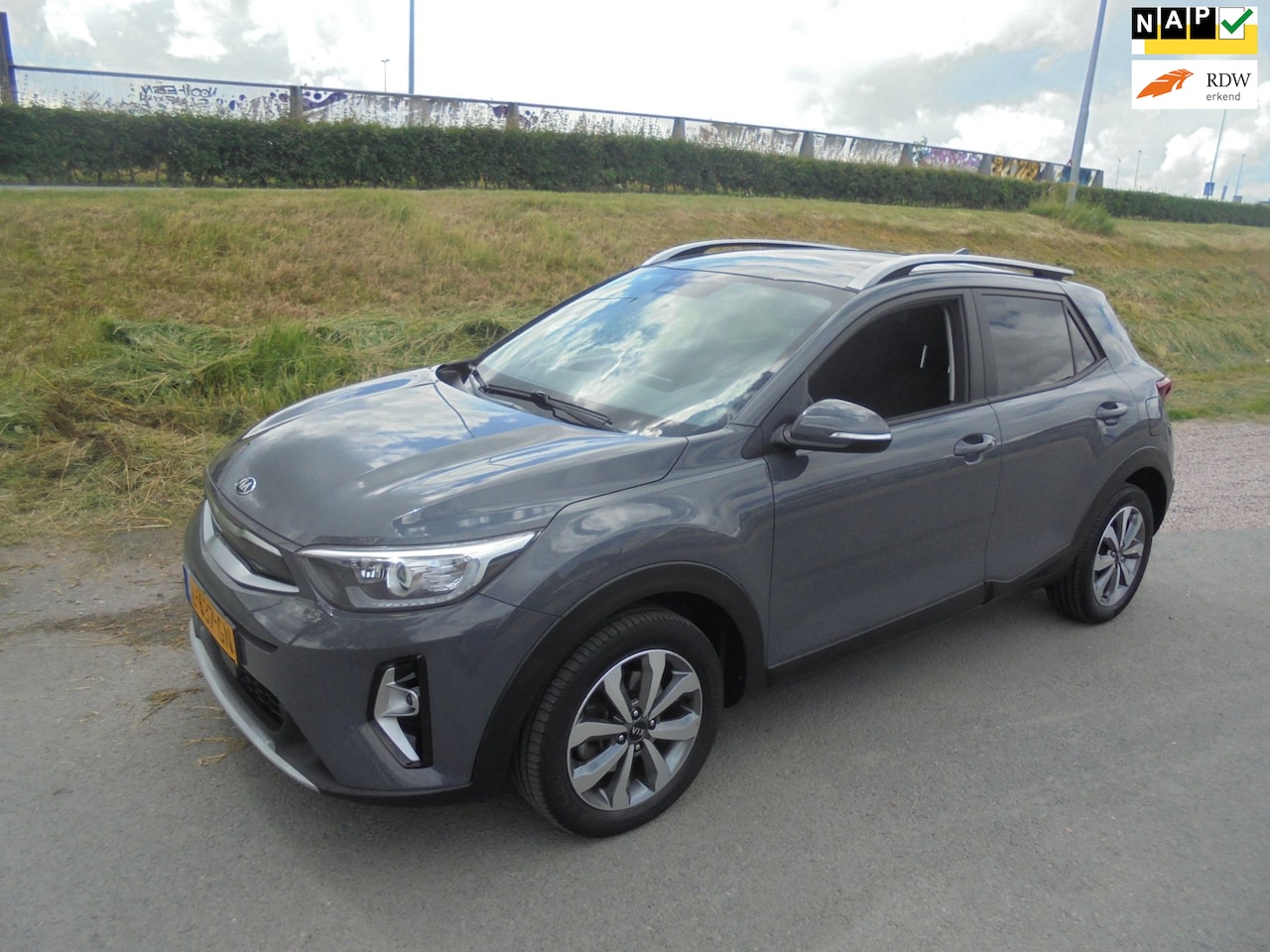 Kia Stonic - Kia Stonic 1.0 T-GDI MHEV airco lmv camera 29.000km eerste eigenaar - AutoWereld.nl