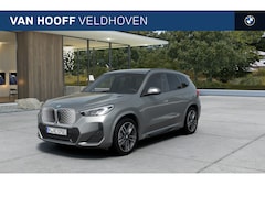 BMW iX1 - eDrive20 M Sport / Trekhaak / Sportstoelen / Achteruitrijcamera / M Adaptief onderstel / S