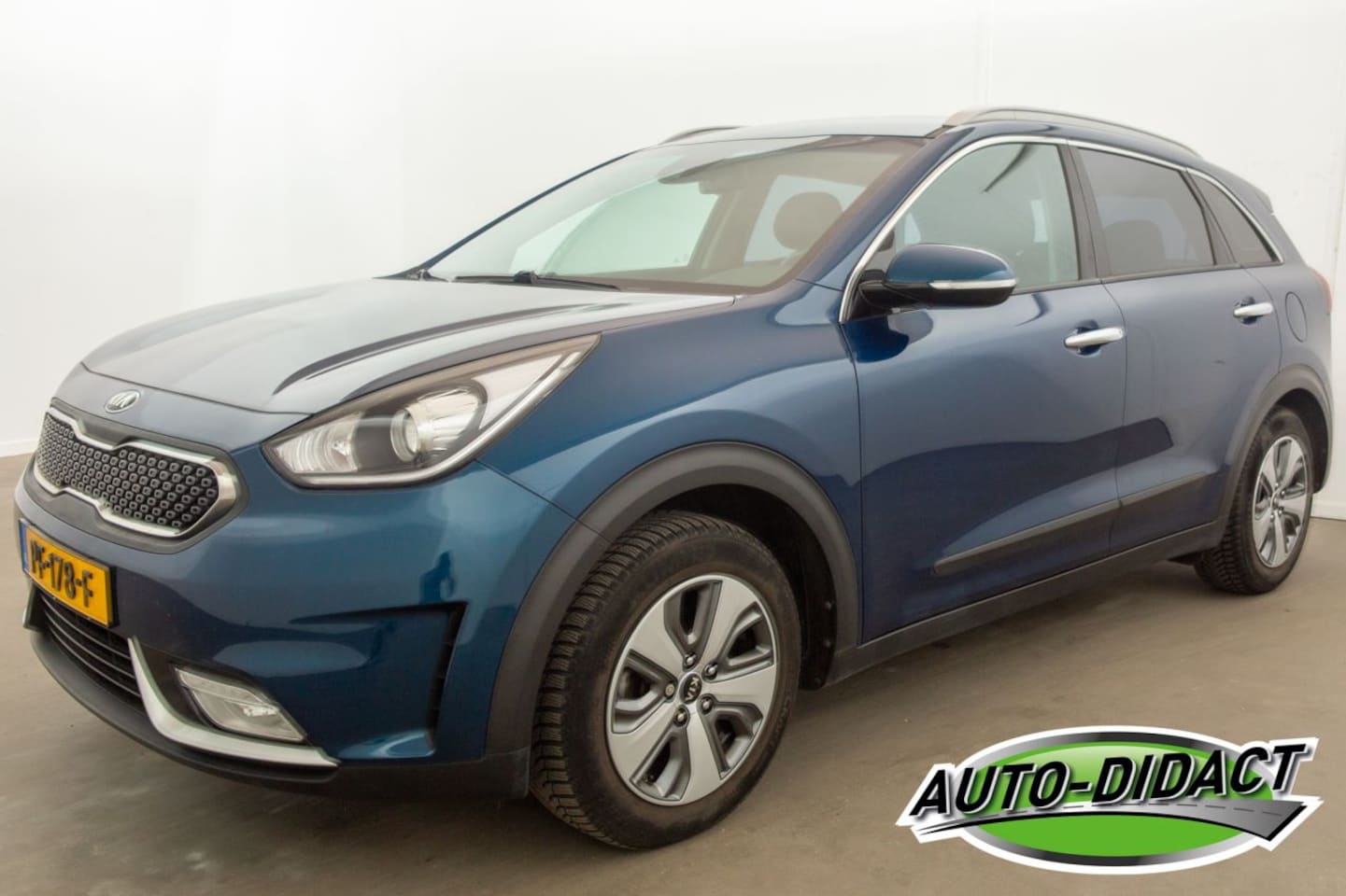 Kia Niro - 1.6 GDi Hybrid Automaat Navi Camera Clima DynamicLine - AutoWereld.nl