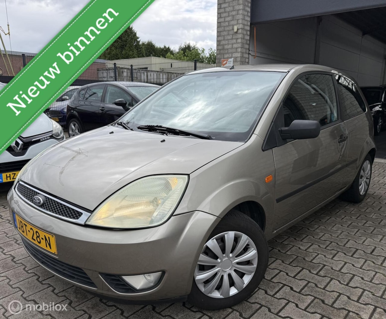 Ford Fiesta - 1.4-16V Ambiente / AUTOMAAT / 3DRS / N.A.P - AutoWereld.nl