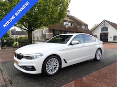 BMW 5-serie - 530d X-DRIVE SCHUIFDAK / CRUISE / CARPLAY / SPORTLEER / NAVI