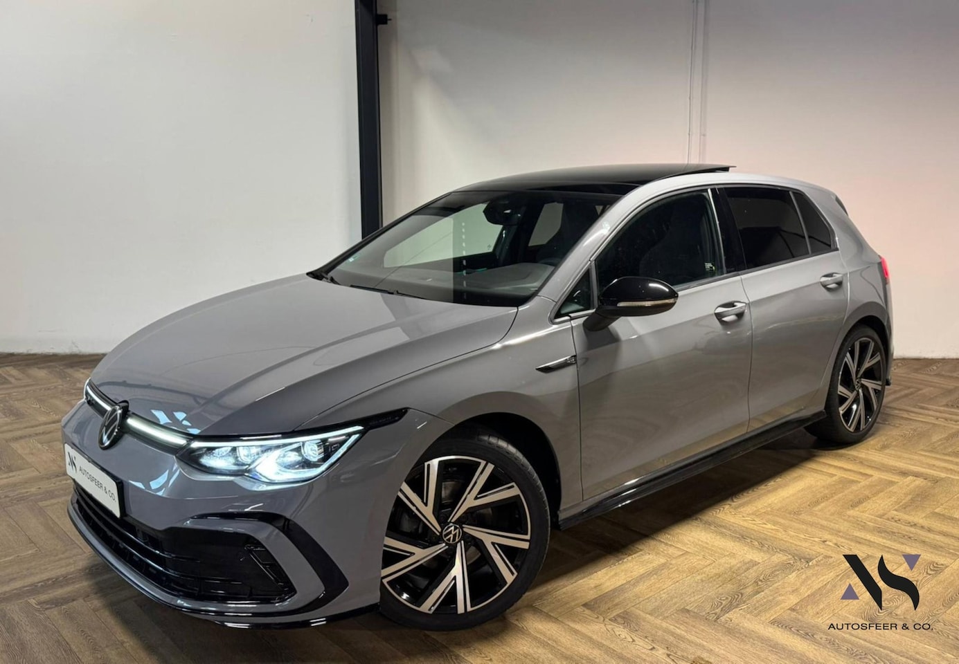 Volkswagen Golf - 1.5 eTSI R-Line PANO KEYLESS CAM - AutoWereld.nl