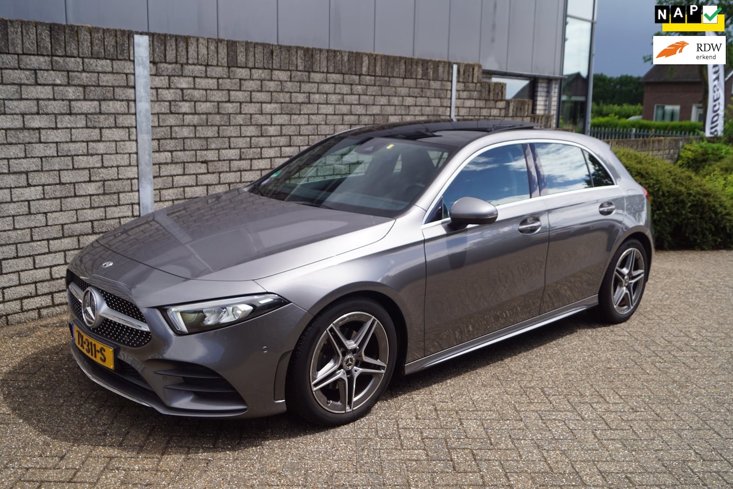 Mercedes-Benz A-klasse - 200 Business Solution AMG Autom Panodak Leder/Alcantara Sportst Stoelverw Navi Camera Clim - AutoWereld.nl