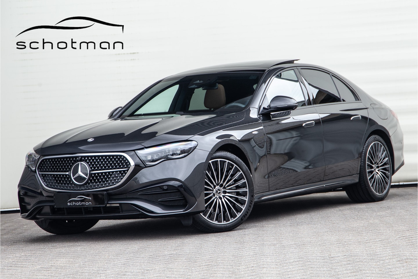 Mercedes-Benz E-klasse - 400 e 4MATIC AMG Premium Plus, Hyperscreen, Pano, Leder, Head-up, Distronic, Trekhaak - AutoWereld.nl
