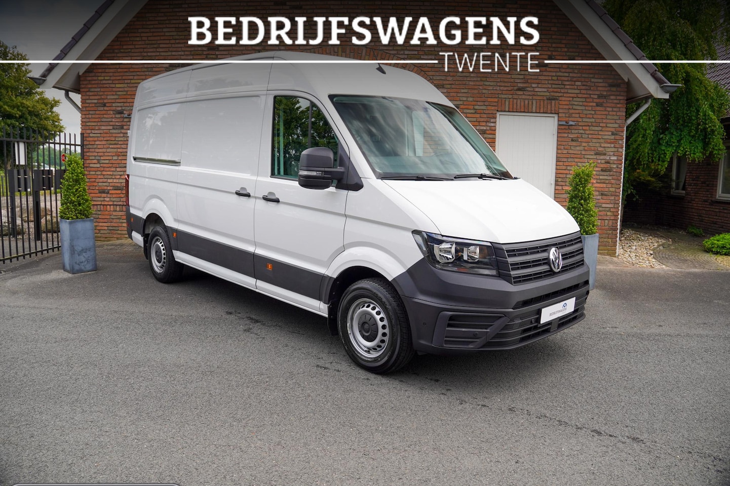 Volkswagen Crafter - 2.0 TDI 102PK L3H3 NAVI Trekhaak Airco Leder - AutoWereld.nl