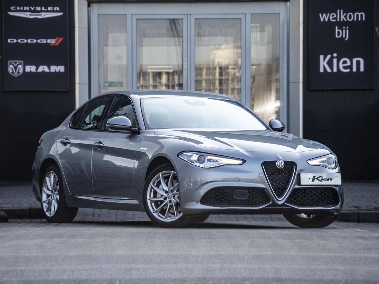 Alfa Romeo Giulia - 2.0 T AWD Veloce 280 pk | Originele All Wheel Drive | Veloce Stoelen | Navigatie - AutoWereld.nl