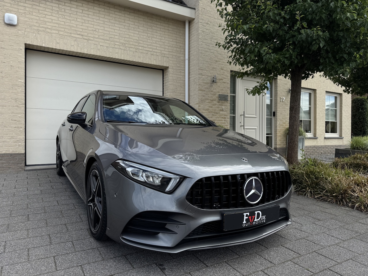 Mercedes-Benz A-klasse - 180 AMG Aut Nightpakket Widescreen AmbientLight Keyless SportLeder Led Camera 18" Pdc - AutoWereld.nl