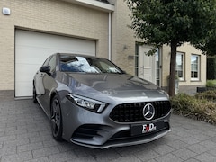 Mercedes-Benz A-klasse - 180 AMG Aut Nightpakket Widescreen AmbientLight Keyless SportLeder Led Camera 18" Pdc