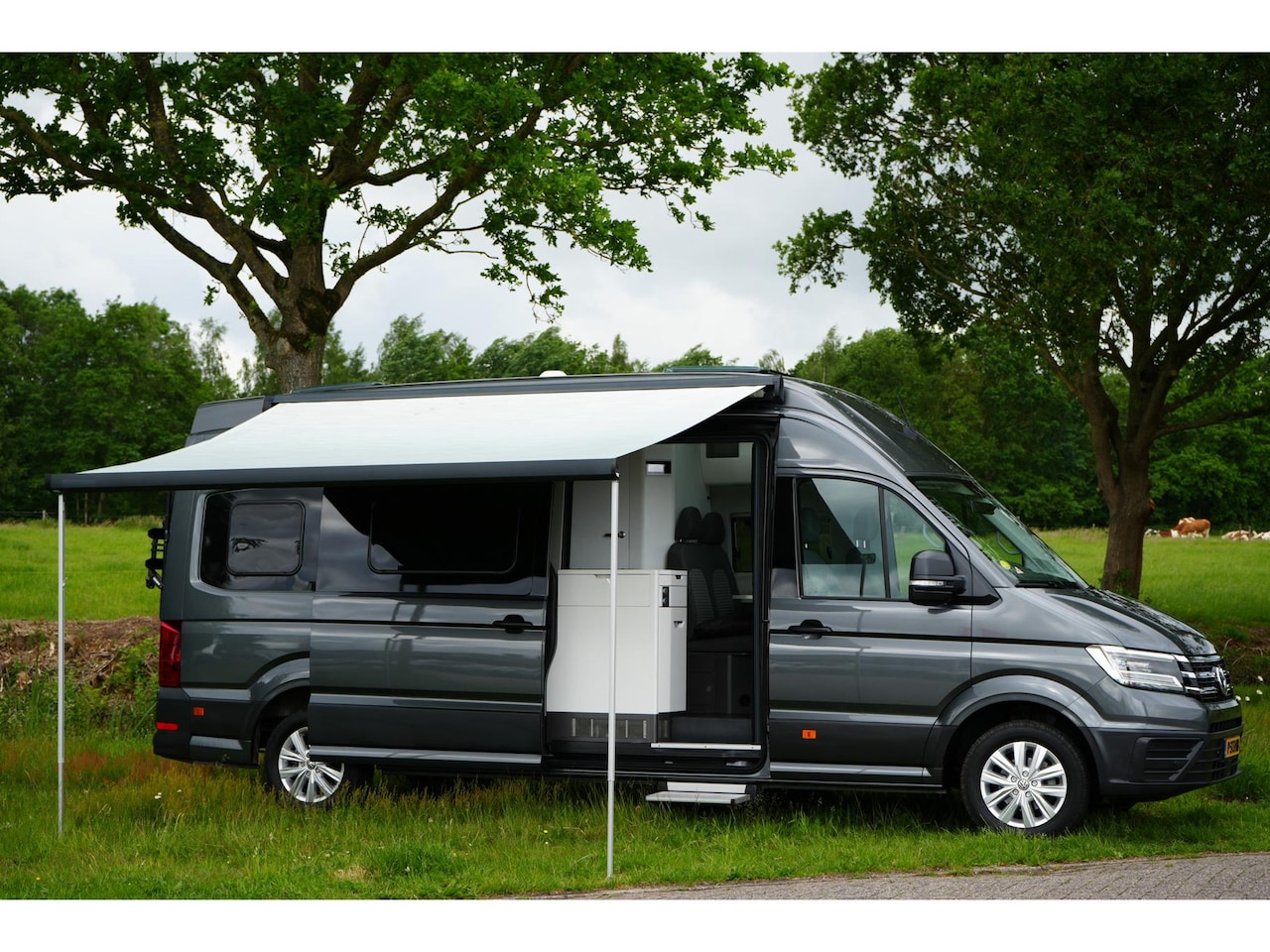 Volkswagen Transporter California - Grand California 680 2.0 TDI 177PK AUTOMAAT | 2-persoonsbed | Draaistoelen | Fietsendrager - AutoWereld.nl