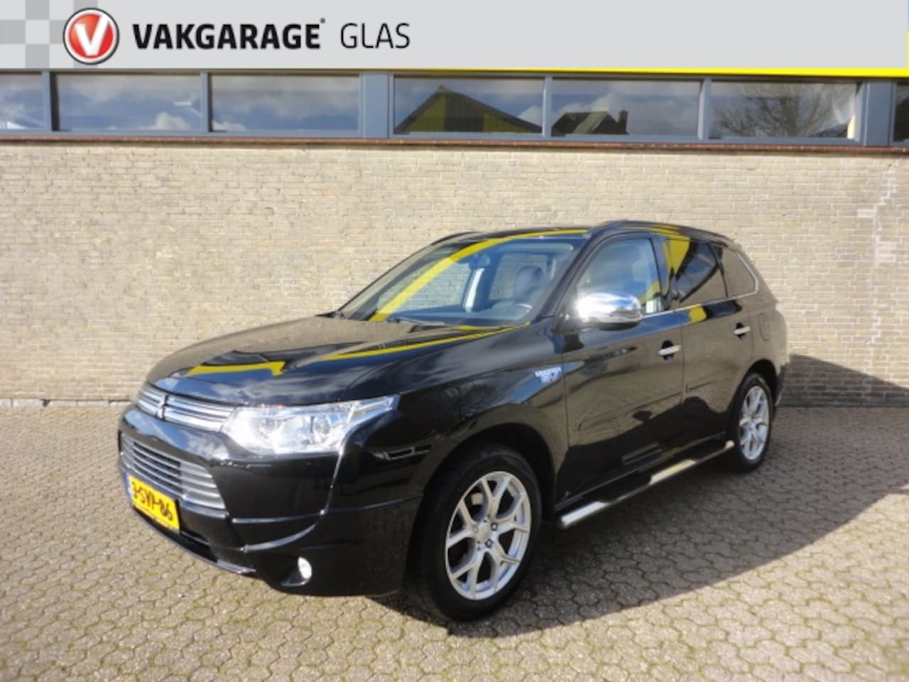 Mitsubishi Outlander - 2.0 MIVEC PHEV 4WD CVT 5P Instyle+ Haak - AutoWereld.nl