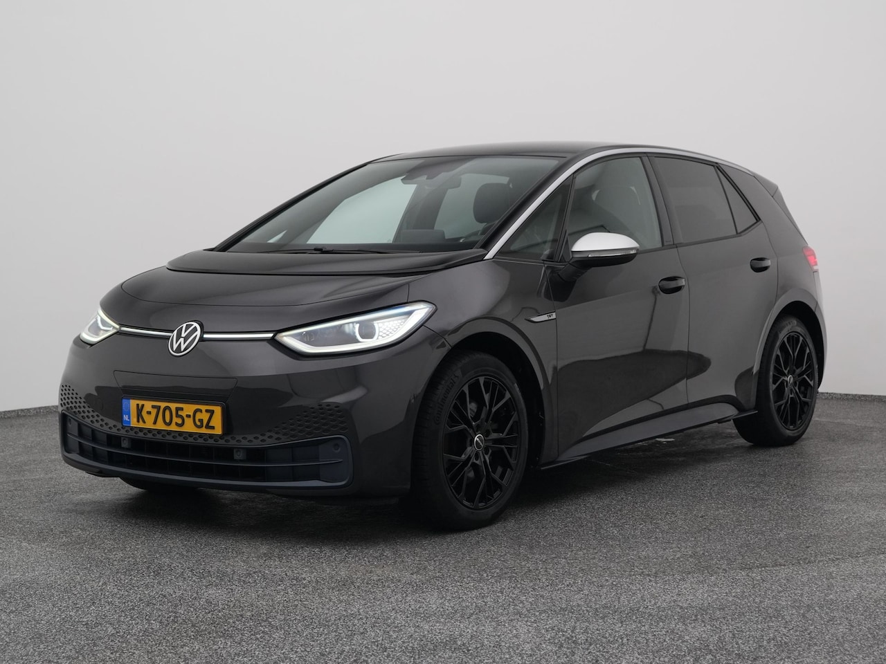 Volkswagen ID.3 - First Plus 58 kWh | CAMERA | ADAPTIVE | STOEL- EN STUURVERW. | TREKHAAK - AutoWereld.nl